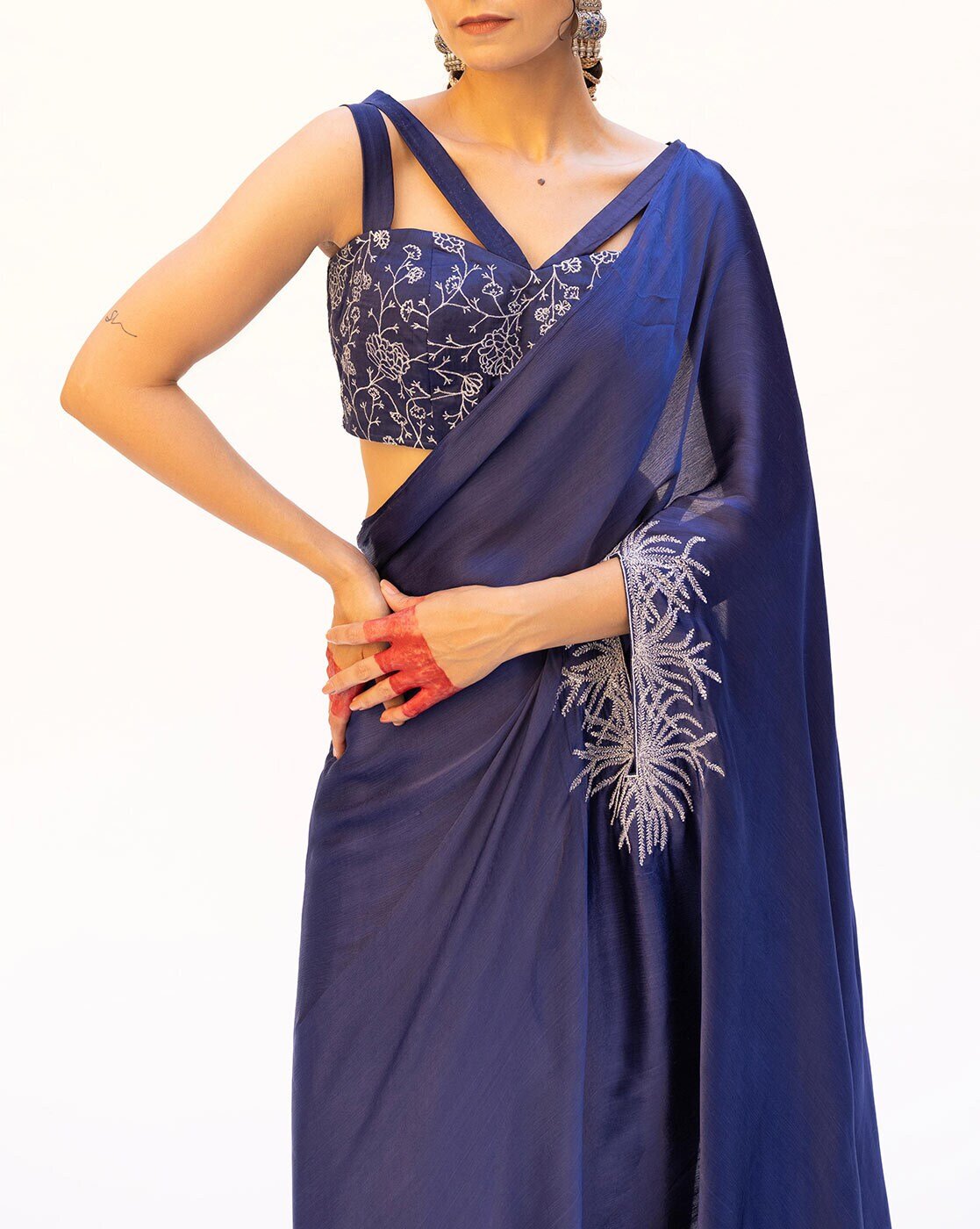 -1117Wx1400H-467178335-blue-MODEL4