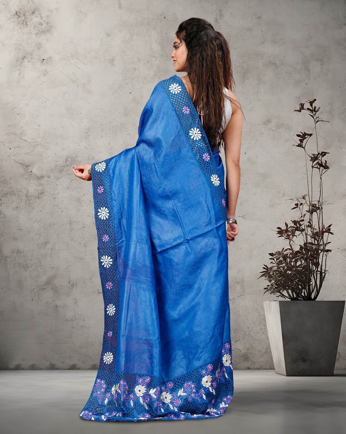 -1117Wx1400H-700420992-blue-MODEL3