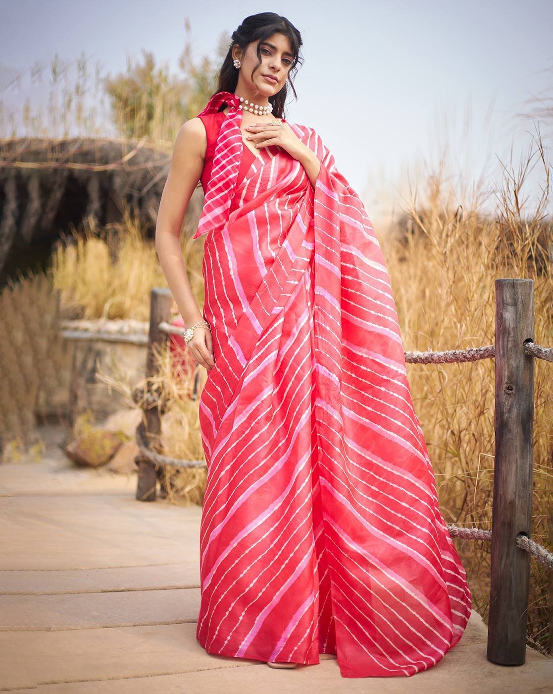 -1117Wx1400H-701111054-red-MODEL