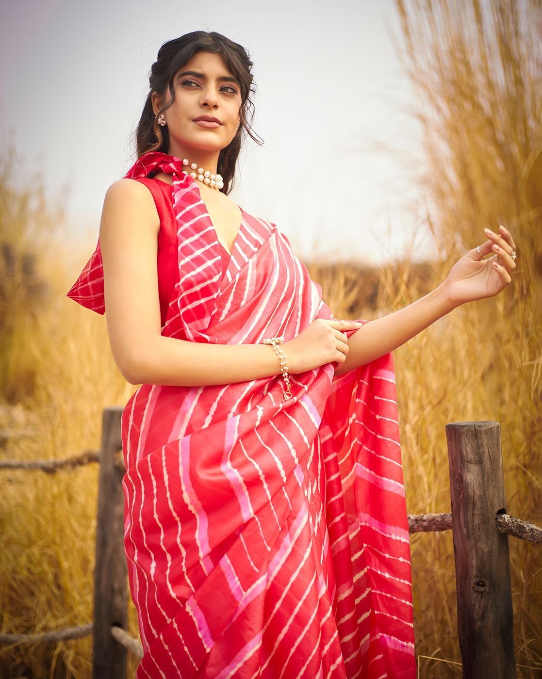 -1117Wx1400H-701111054-red-MODEL6